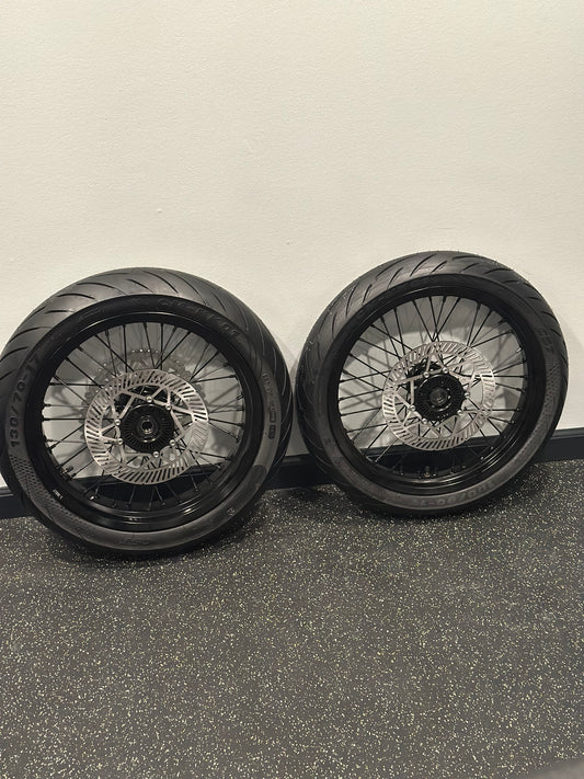 17" Ultra Bee Supermoto - Black